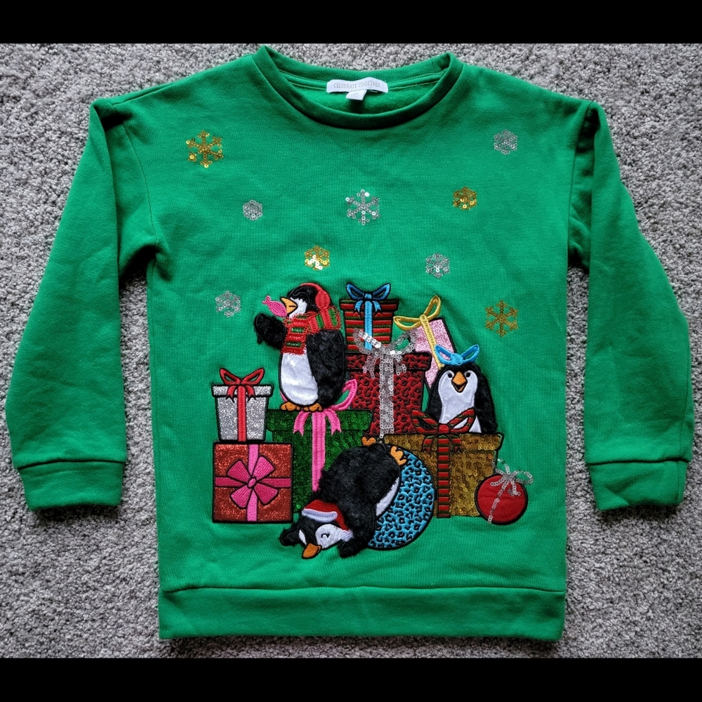 NWOT Women's Med 8 Christmas Penguins Presents Embroidered Green Sweatshirt